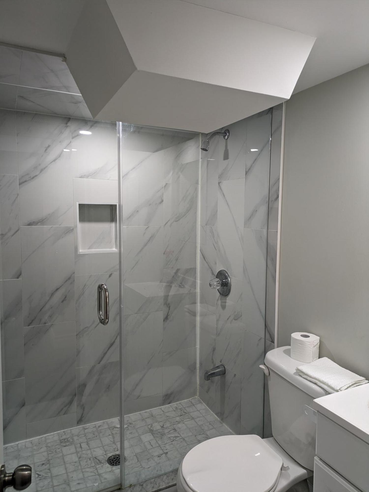 Stunning Furnished 2Bedroom/2Washroom Apartment Brampton Ngoại thất bức ảnh
