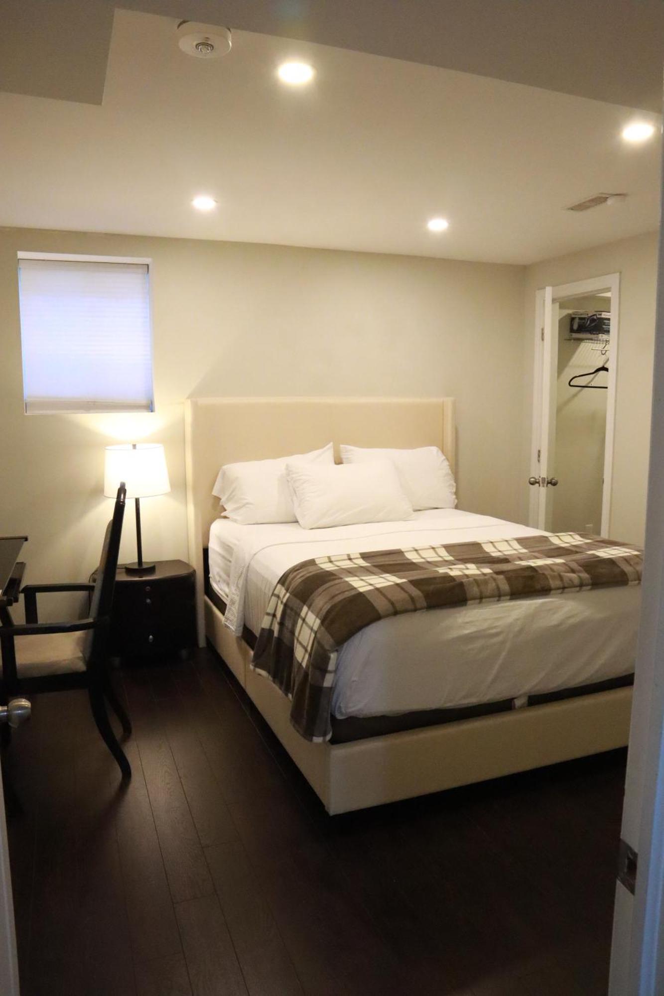 Stunning Furnished 2Bedroom/2Washroom Apartment Brampton Ngoại thất bức ảnh