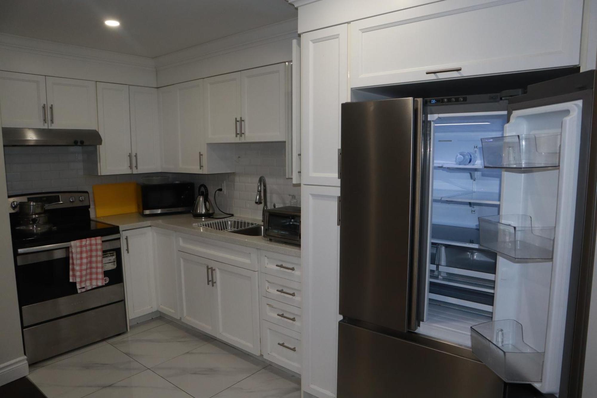 Stunning Furnished 2Bedroom/2Washroom Apartment Brampton Ngoại thất bức ảnh