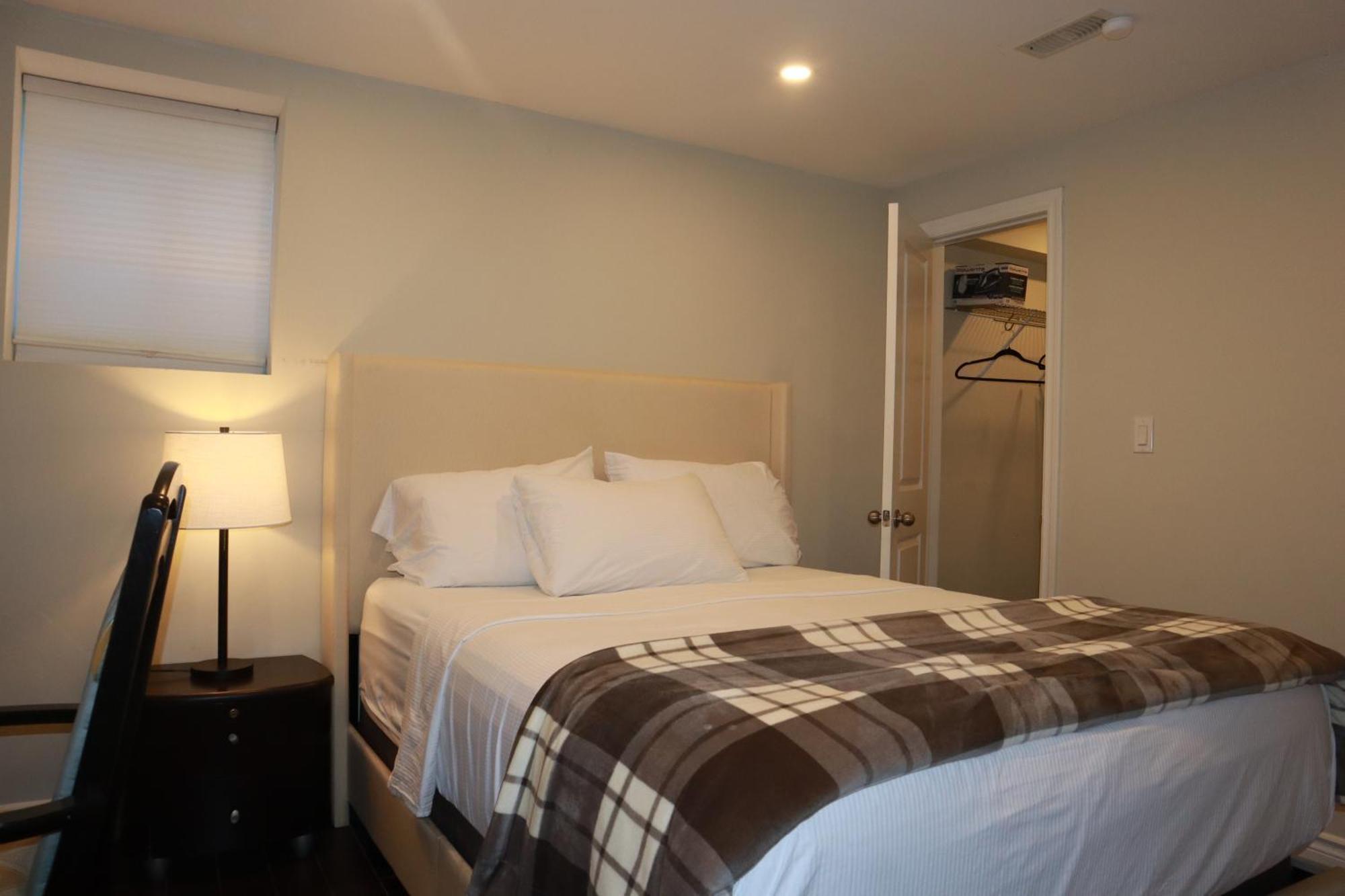 Stunning Furnished 2Bedroom/2Washroom Apartment Brampton Ngoại thất bức ảnh